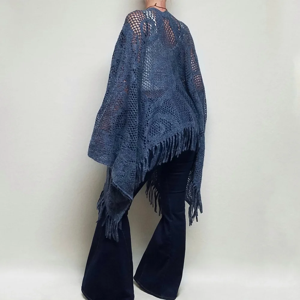 90s Vintage Dusty Blue Lightweight Soft Open Weave Curlicue Fringe Poncho OSFA - Picture 4 of 14